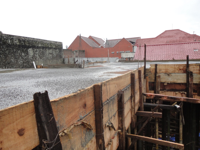 >Proses pengecoran dak beton pada proses pembangunan rumah 
